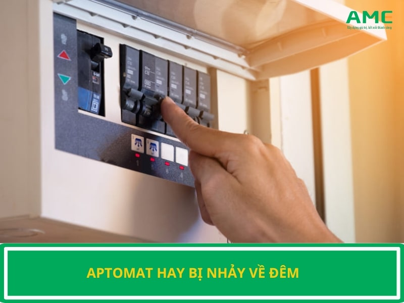 Aptomat hay bị nhảy về đêm