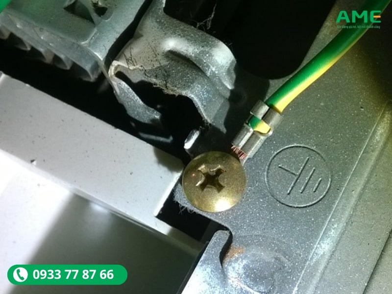 Ký hiệu của dây nối đất trên thiết bị điện